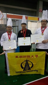 圖：三位得獎同學於會場合影(從左至右為劉子平、劉曄、高堂軒)