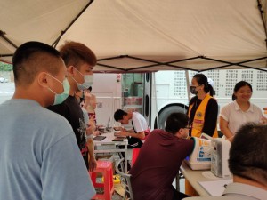 本校志工團社長廖宇香同學帶領成員們發揮愛心努力付出，事前籌備規劃並協助捐血活動