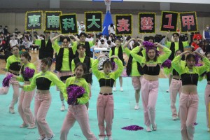 舞動青春嘉年華啦啦隊競賽第一名表演藝術系一年甲班